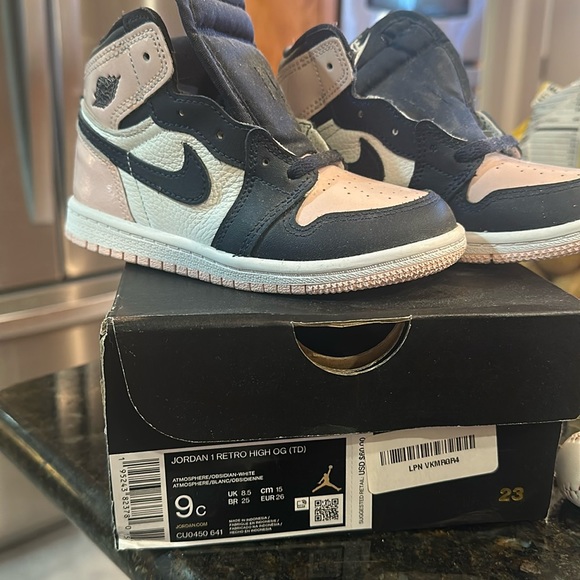 Pink air Jordan 1 toddlers. Size 9c. Comes in original box with size on the side